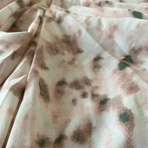 Pretty Little Thing light pink tie dye ruched side midi skirt, size 10. - Picture 5 of 8